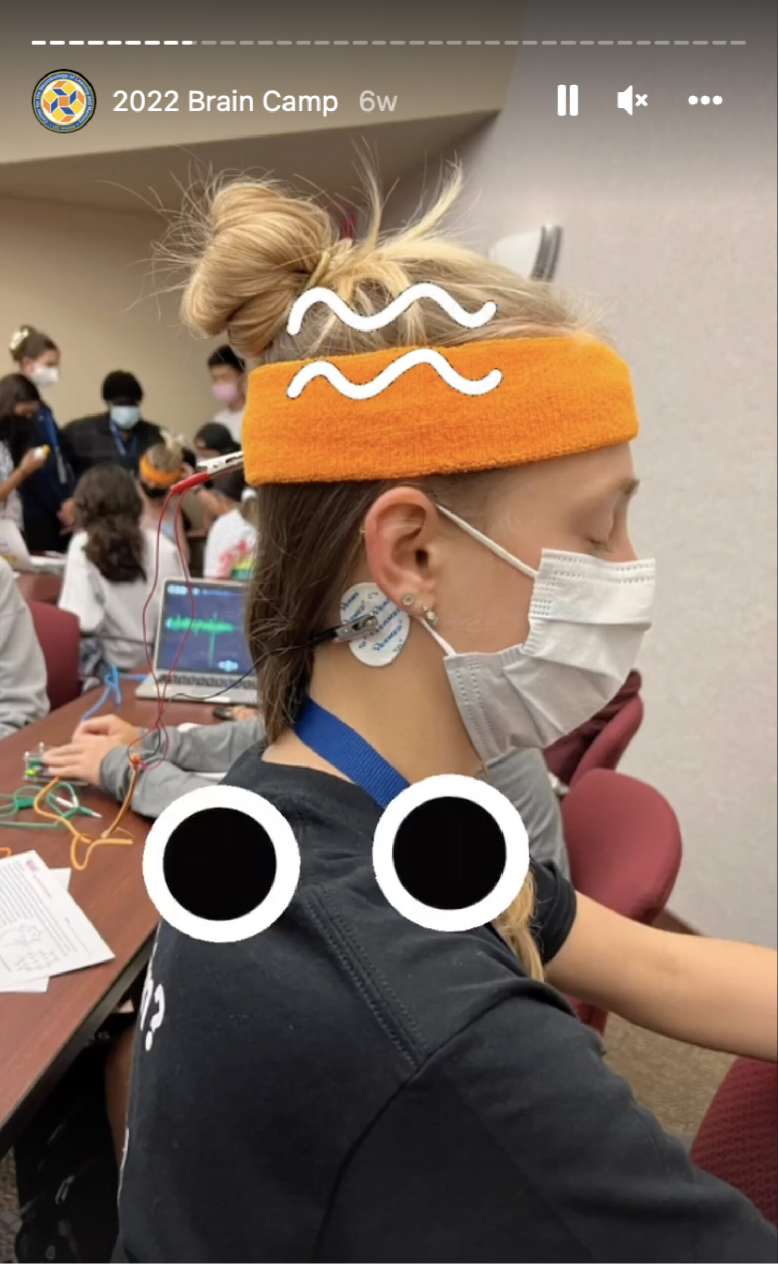 UCI Brain Camp students measuring brain waves