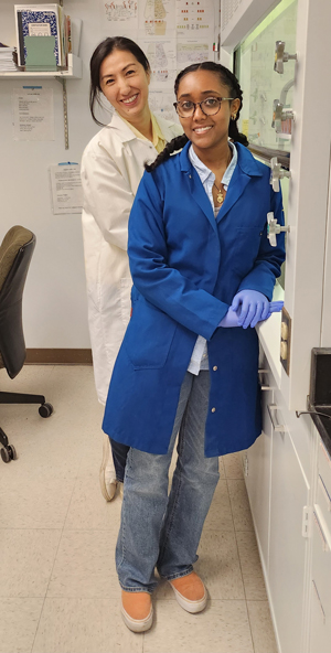 Dr. Lulu Chen and graduate student Mulatwa Haile in the Chen Lab.