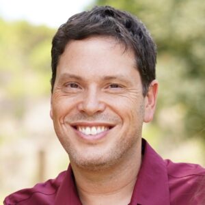 Headshot of Eitan Schechtman